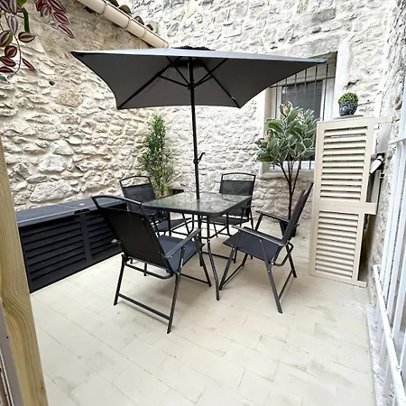 Le Cosy Nimois, Charme Et Terrasse Au Coeur De * Nimes