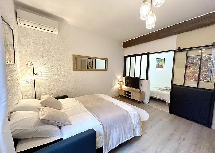 Le Cosy Nimois, Charme Et Terrasse Au Coeur De