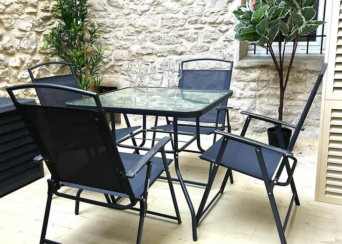 Le Cosy Nimois, Charme Et Terrasse Au Coeur De *