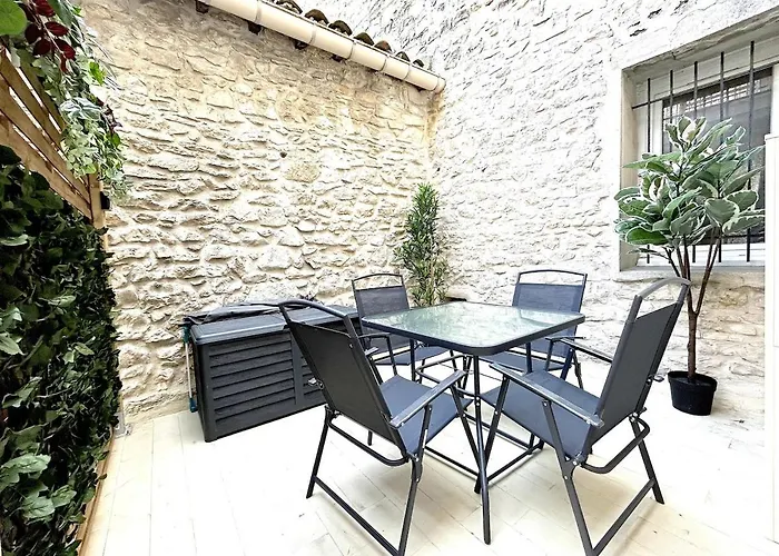 Le Cosy Nimois, Charme Et Terrasse Au Coeur De *