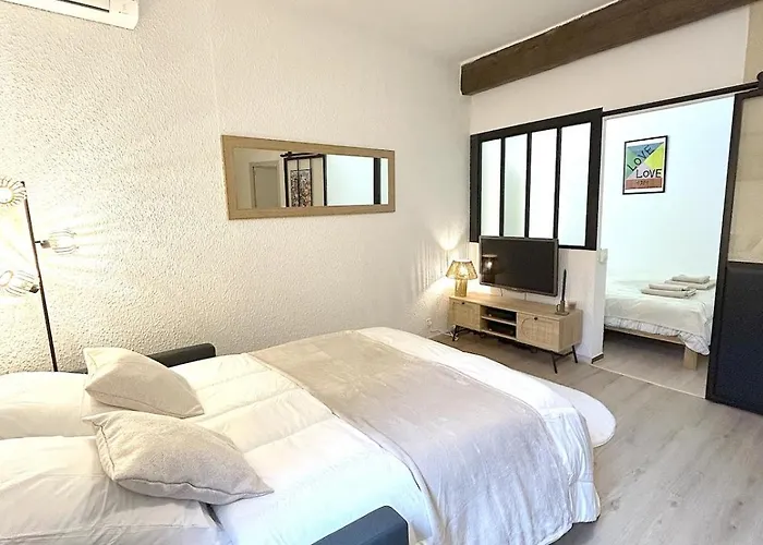 Apartment Le Cosy Nimois, Charme Et Terrasse Au Coeur De