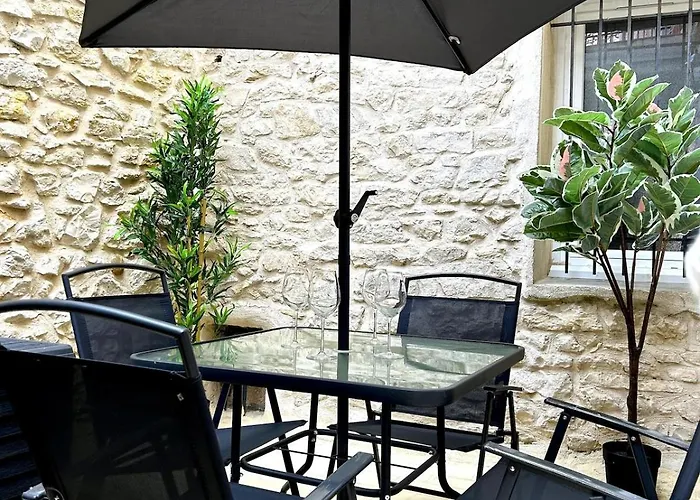 Apartment Le Cosy Nimois, Charme Et Terrasse Au Coeur De *